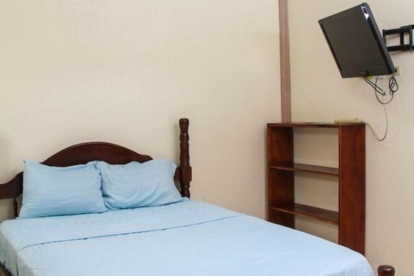 Hotel Iso's Bed & Breakfast (Glanvillia)